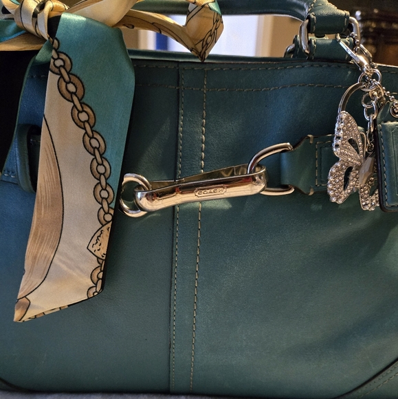 Coach Hampton Blue Leather Shoulder Bag with Gold Accents - Picture 3 of 13